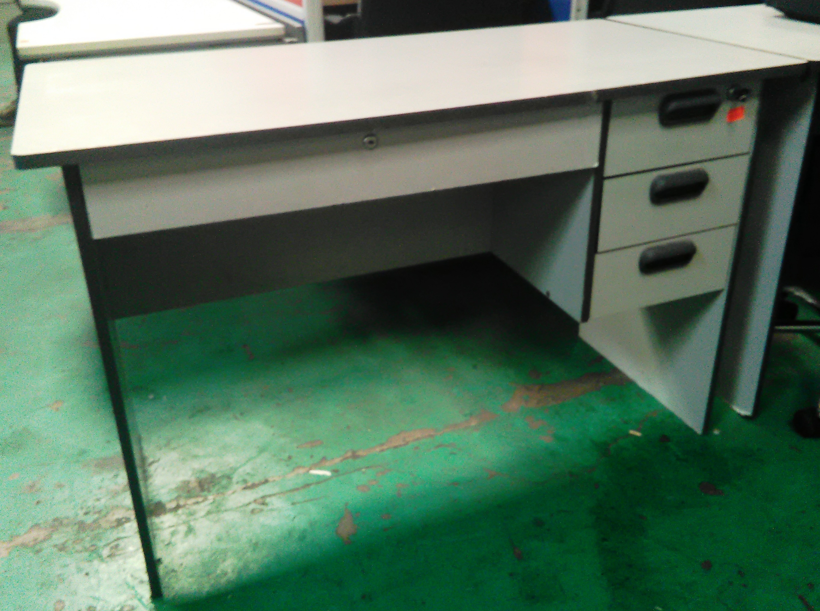 Office desk Used Office Furniture Philippines